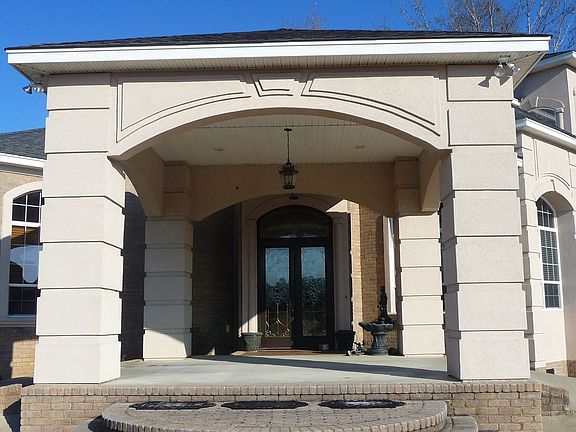 Main carport w/ wheelchair access