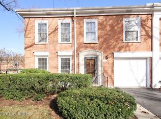 722 York Ct, Northbrook, IL 60062