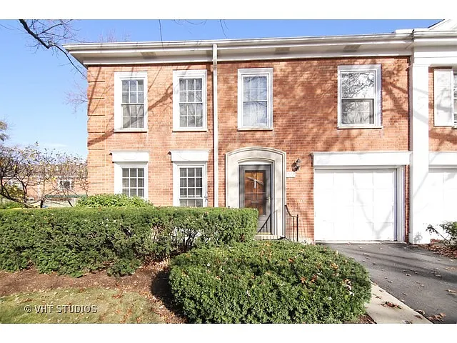 722 York Ct photo 1