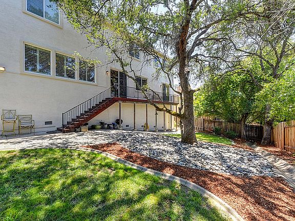 4th image of 2339 Clubhouse Dr