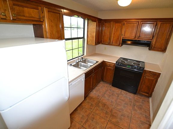 2nd image of 1110 Willow Creek Dr