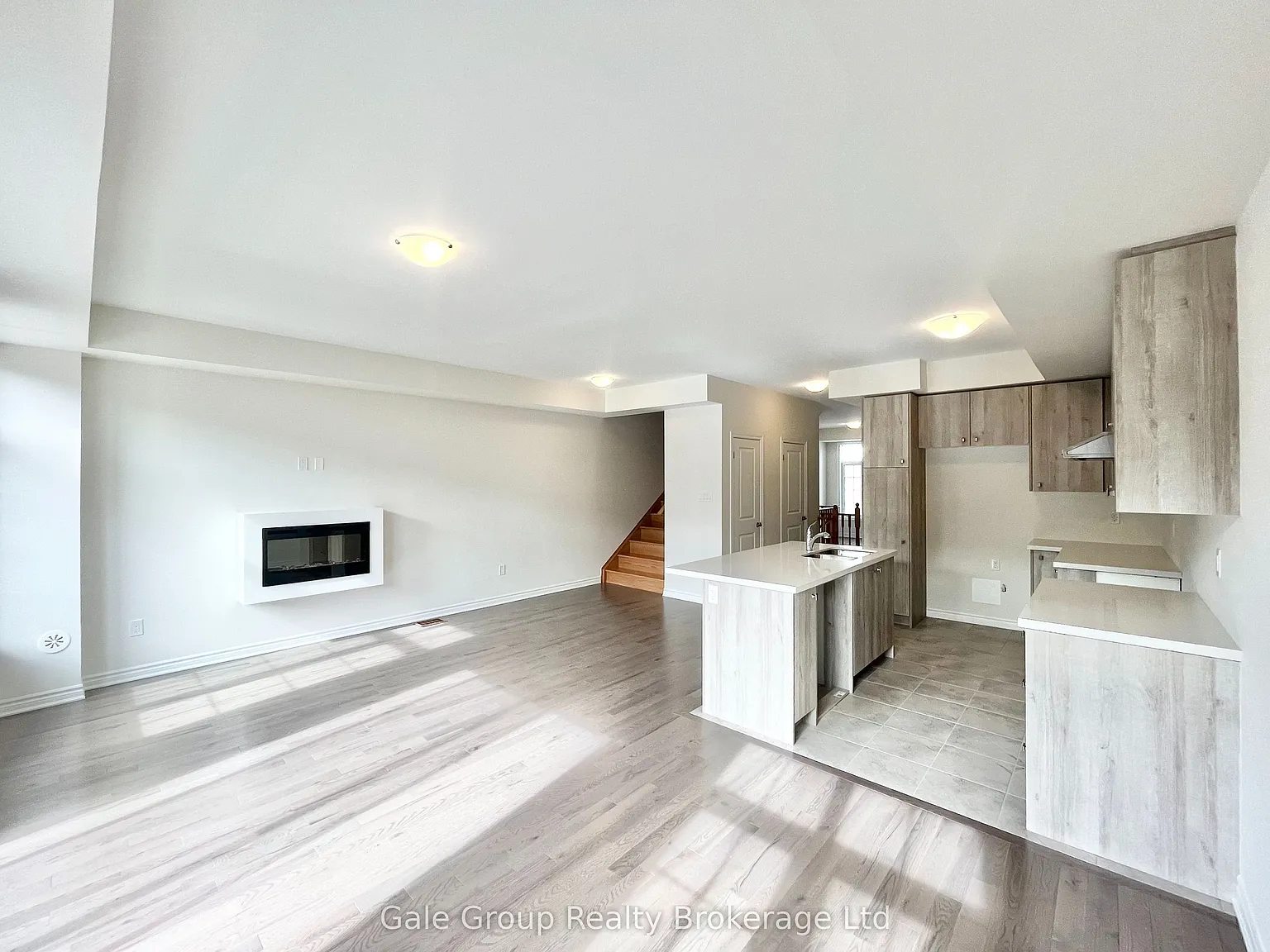 4 bed, $2,900 — Photo 4