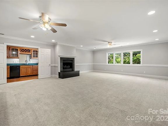 4th image of 2545 Rea Rd