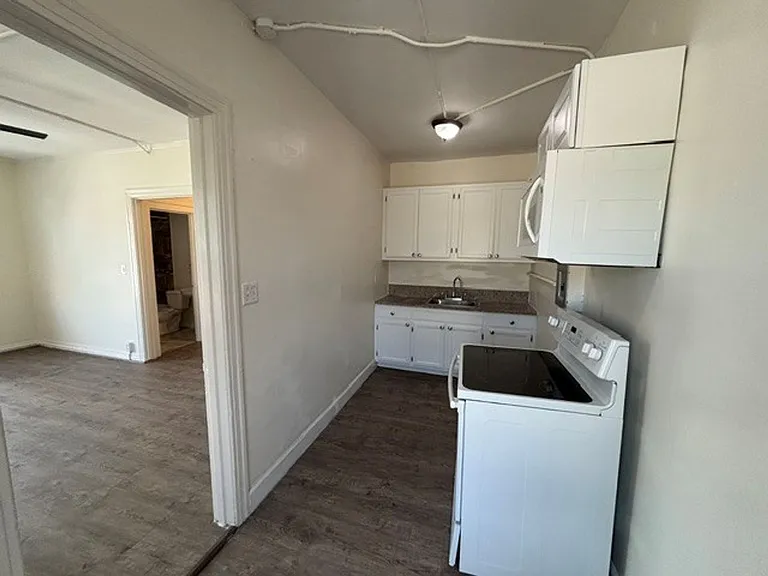 301 S. Kenmore — Photo 21