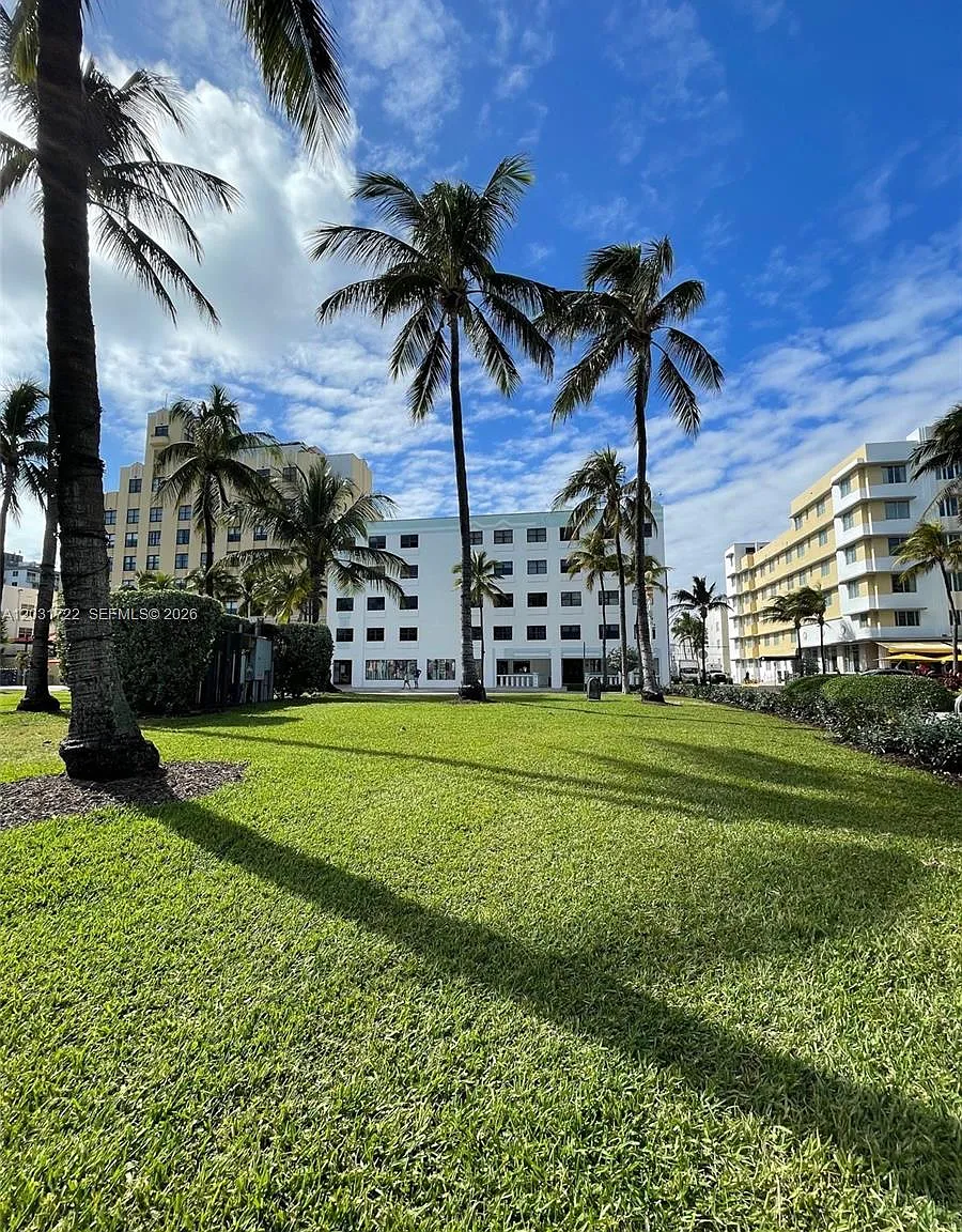1390 Ocean Drive Condo — Photo 2