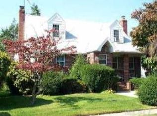22 W Walnut St, Farmingdale, NY