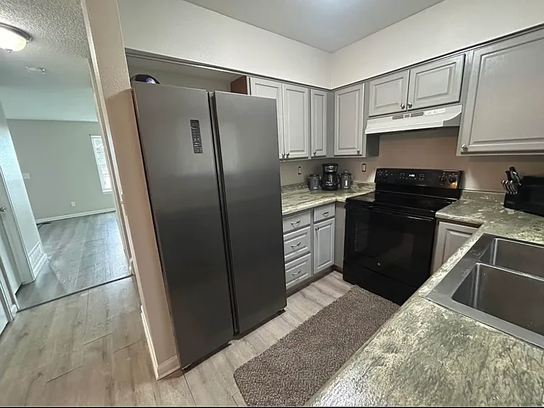 2215 W Wesley Ave — Photo 7