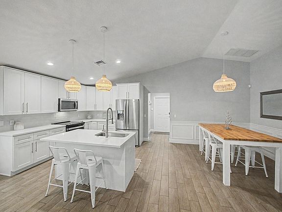 5th image of 17700 Cornelia Avenue