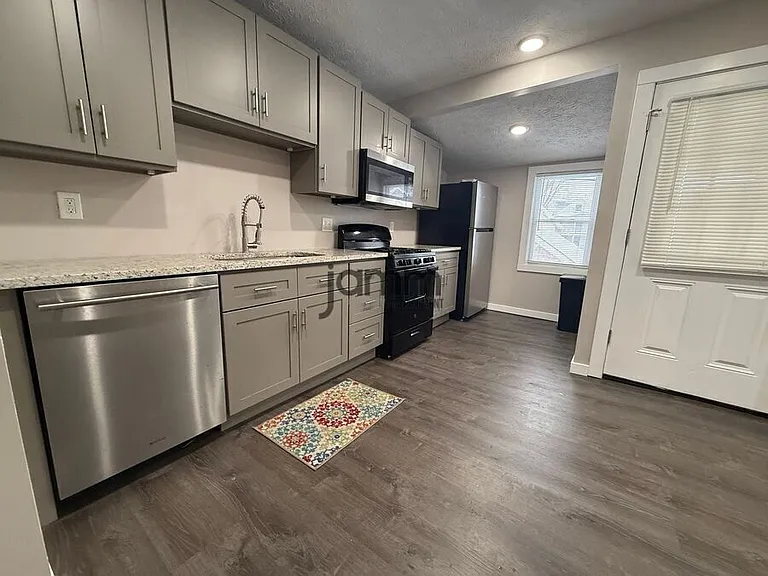 1335 W 69th St #3 — Photo 6