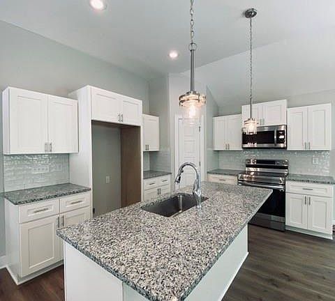 4th image of 3605 SW Kimstin Cir