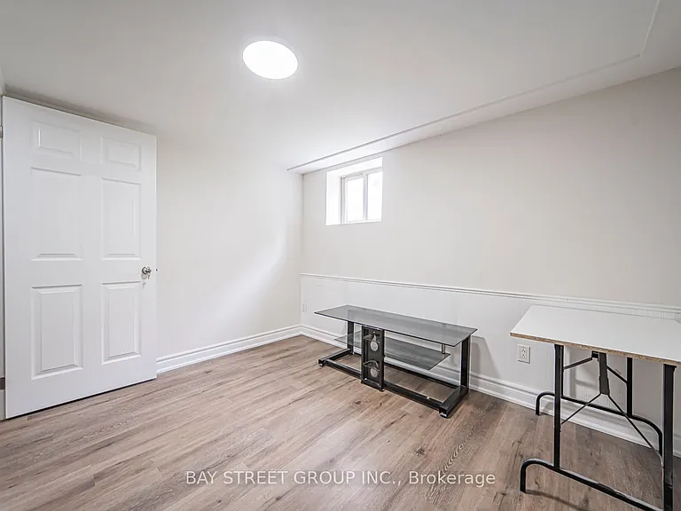 538 Queens Dr #BASEMENT — Photo 21