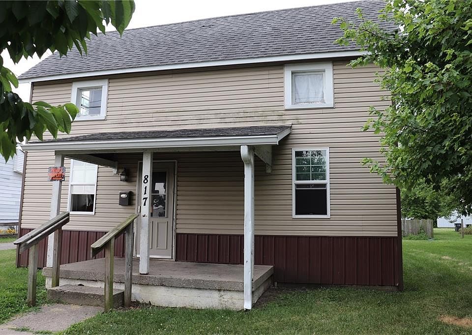 1st image of 817 W 2nd St