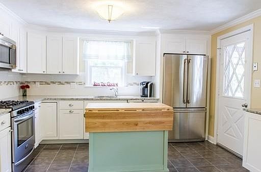 5th image of 154 Shawsheen Ave