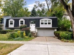 1038 Cambridge Dr, Buffalo Grove, IL 60089