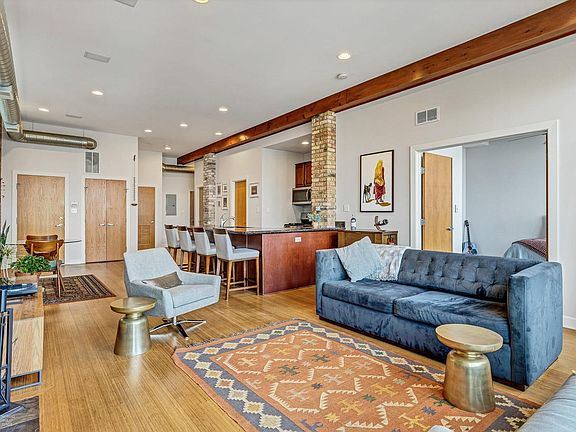 5th image of 1740 W Belmont Ave APT 3R