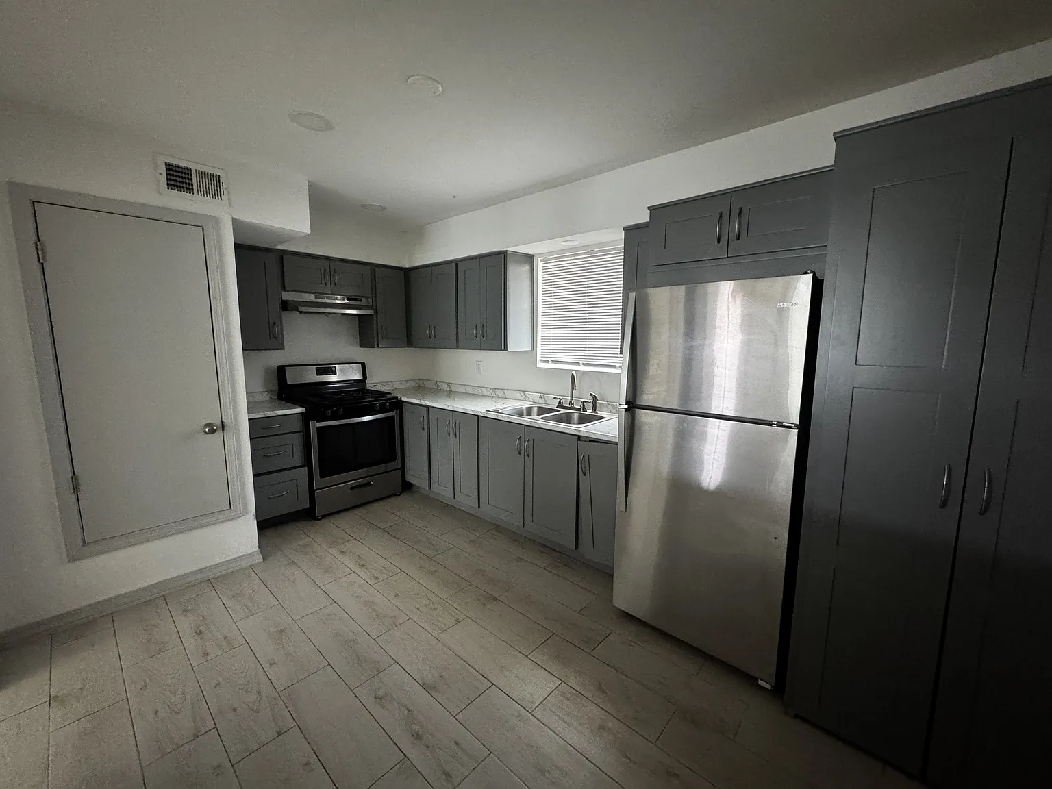 8963 Norton Street #05 - 3 — Photo 3