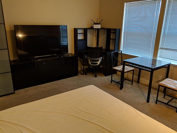 3rd image of 10030 Orange Ave Room 4