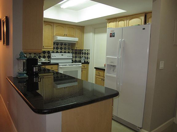 4th image of 2624 NE 32nd St APT 222