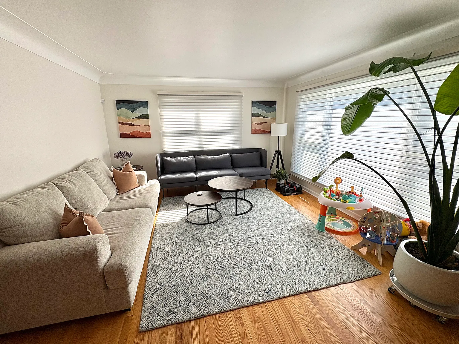 4 bed, 1900 sqft, $2,700 — Photo 2
