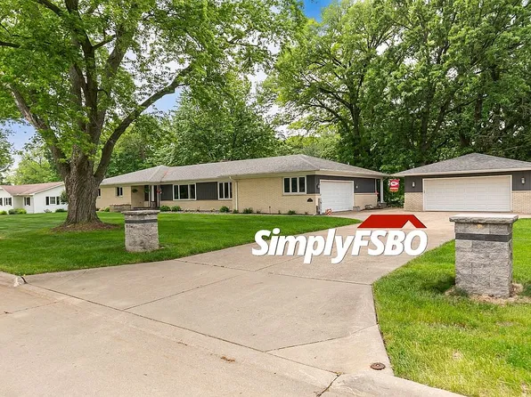116 Elmhurst Ln, Riverdale, IA 52722