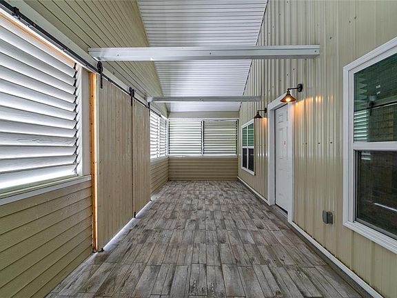 5th image of 3115 Villa Dr