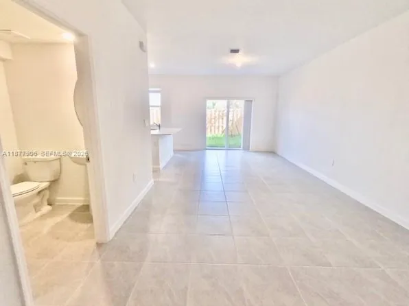 12517 NW 23rd Pl, Miami, FL 33167