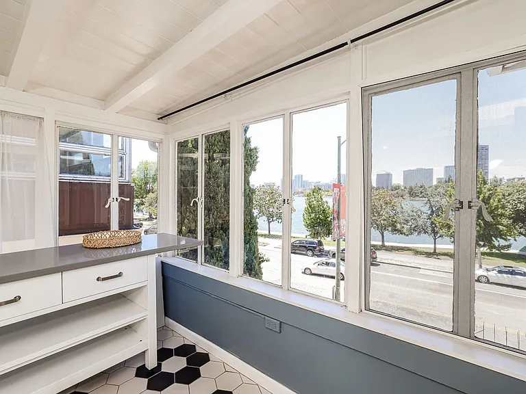 2238 Lakeshore Ave — Photo 11