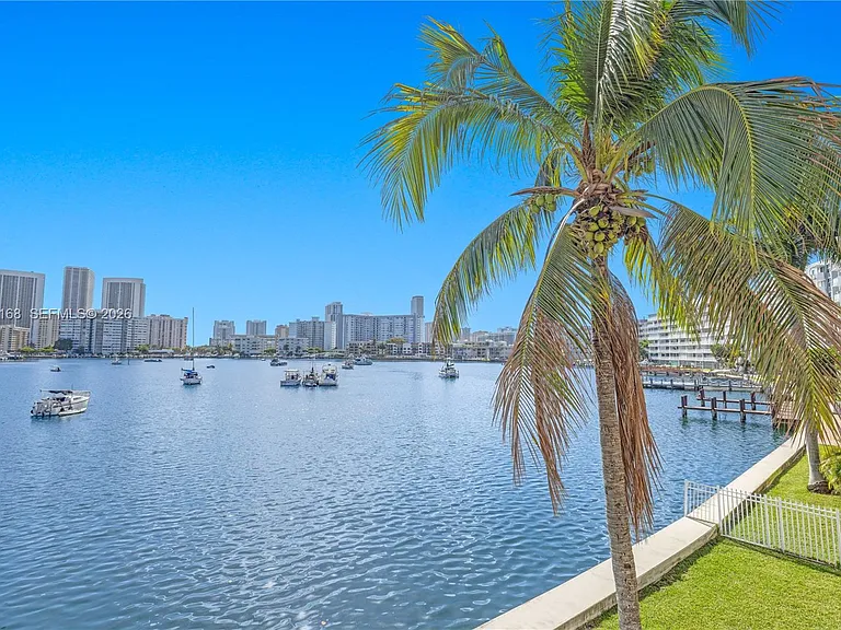 462 Golden Isles Dr #210 — Photo 29