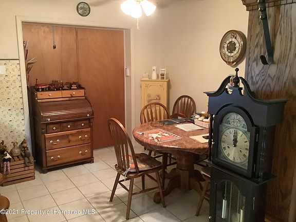 4th image of 3267 Riverdale Dr