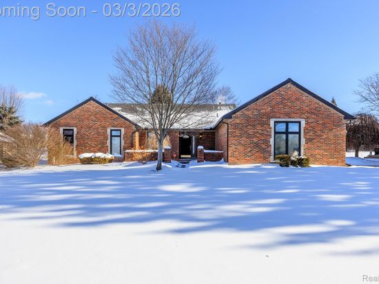 1096 Prosper Dr, Troy, MI 48098