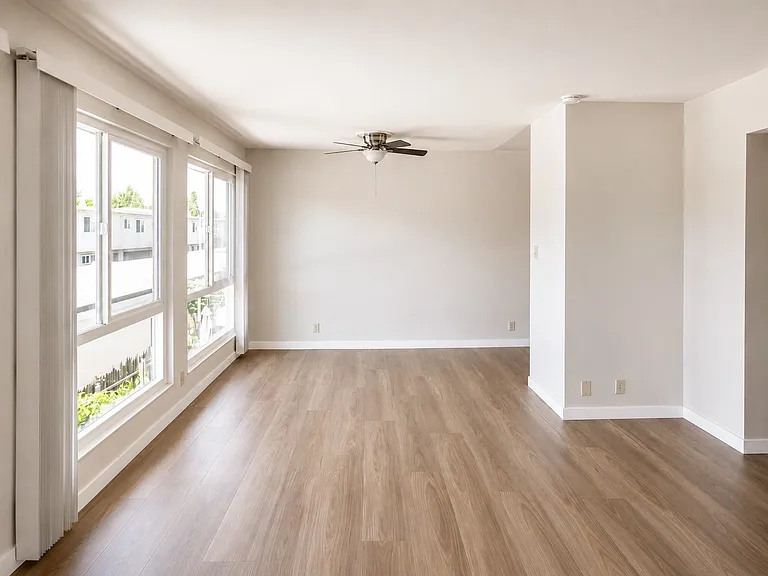 Southshore Gardens Apartments — Photo 11