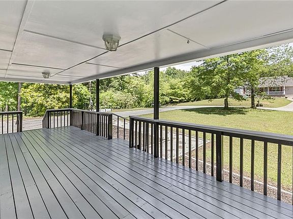 5th image of 942 N Crestview Dr