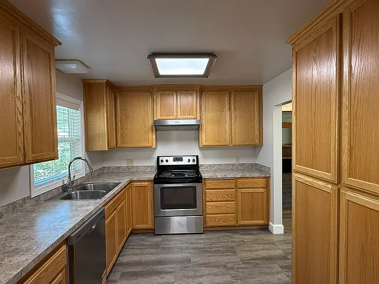 3120 Willamette Dr N — Photo 10