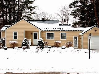 1st image of 204 Oak St