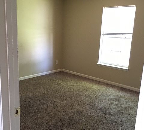 5th image of 131 Fairfax Dr Unit A-d
