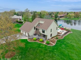 22846 W Lochanora Dr, Lake Zurich, IL 60047