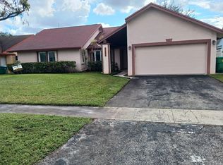 7446 NW 47th Pl, Lauderhill, FL 33319