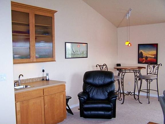 Huge Bonus w/ Wet Bar!