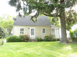 309 Laurel Rd, Northport, NY 11768