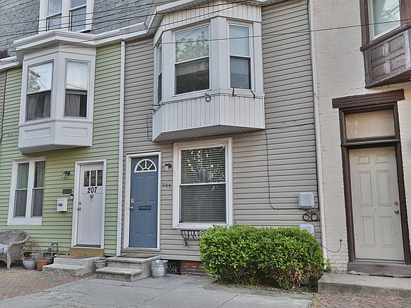 2nd image of 205 Briggs St #2