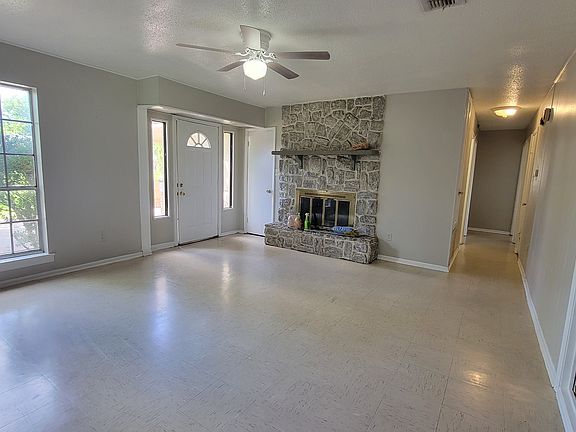 5th image of 4909 Dahlia Dr