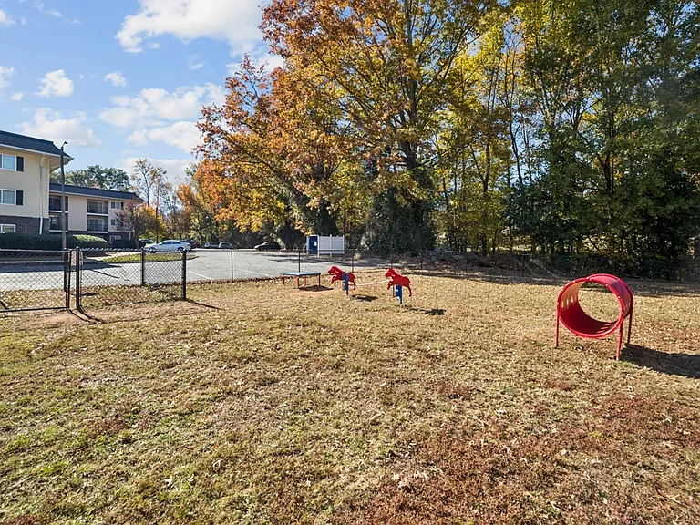 Lakecrest — Photo 34