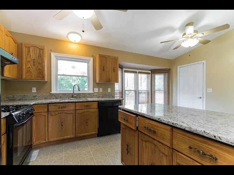 1214 Dewberry Dr — Photo 28