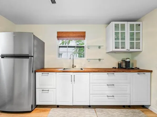353 E Lakewood Rd, West Palm Beach, FL 33405