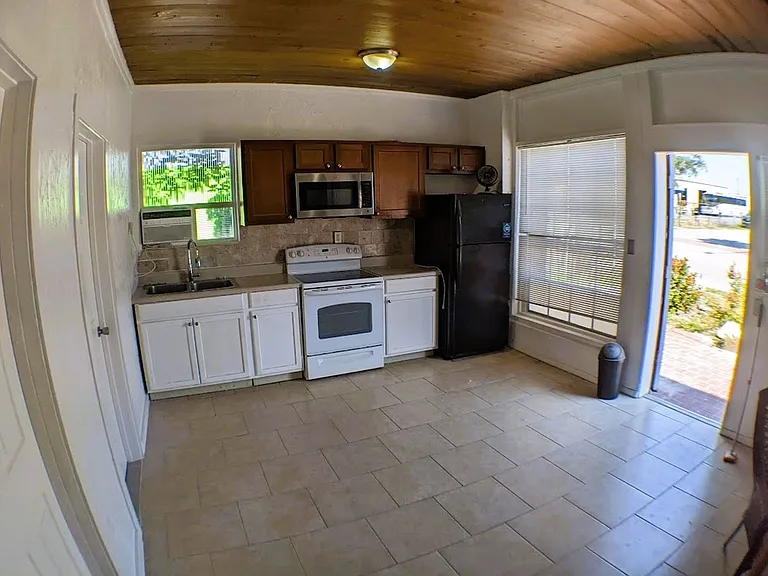 401 Colonia Ln E #4 — Photo 2
