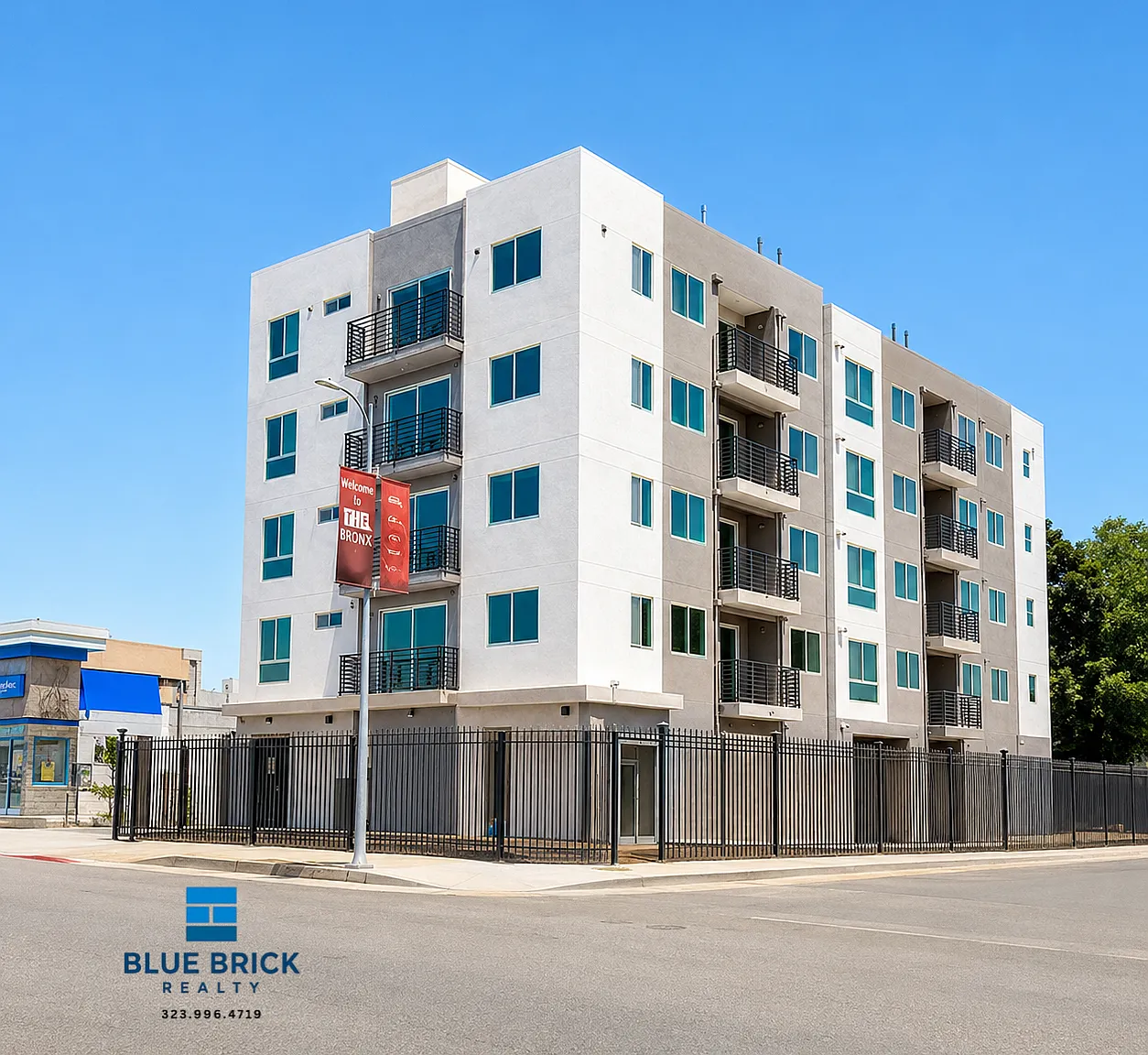 Spacious 3BR/2BA Penthouse-Style Home with Rooftop Deck & Balcony — Photo 4