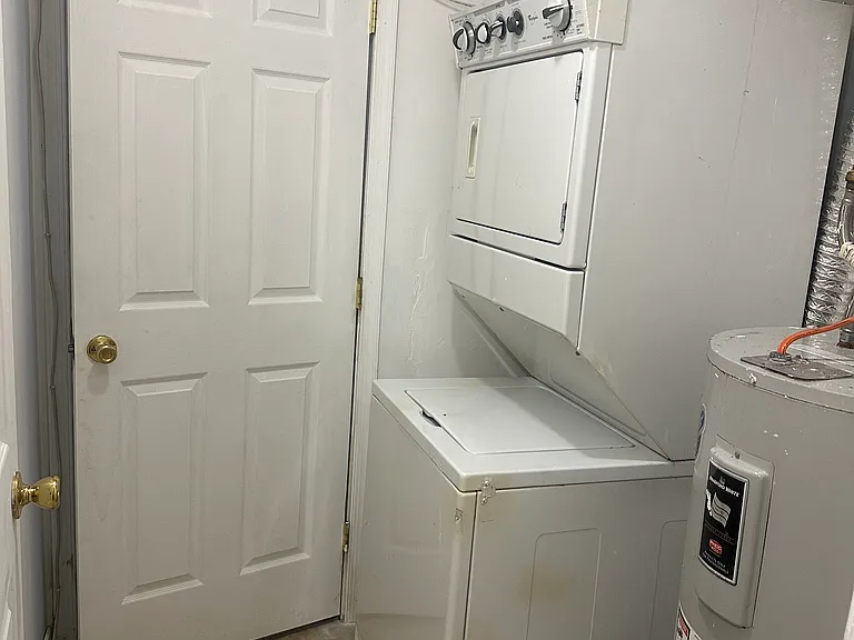391 Martin St #BASEMENT — Photo 4