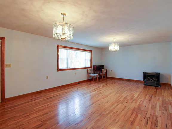 4th image of 421 Jefferson St