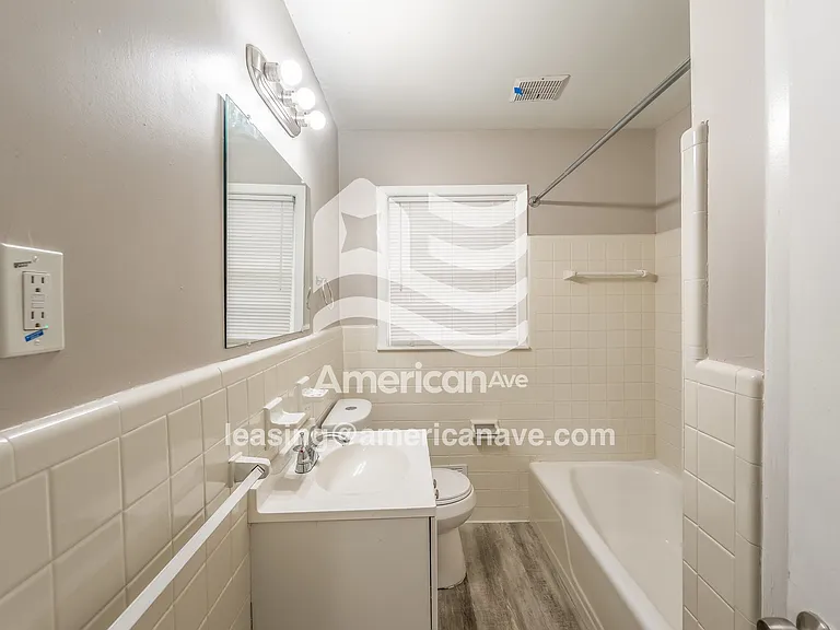 1852385_014_bathroom_13631505.jpg