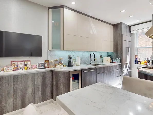 10 Avenue P image 2 of 34